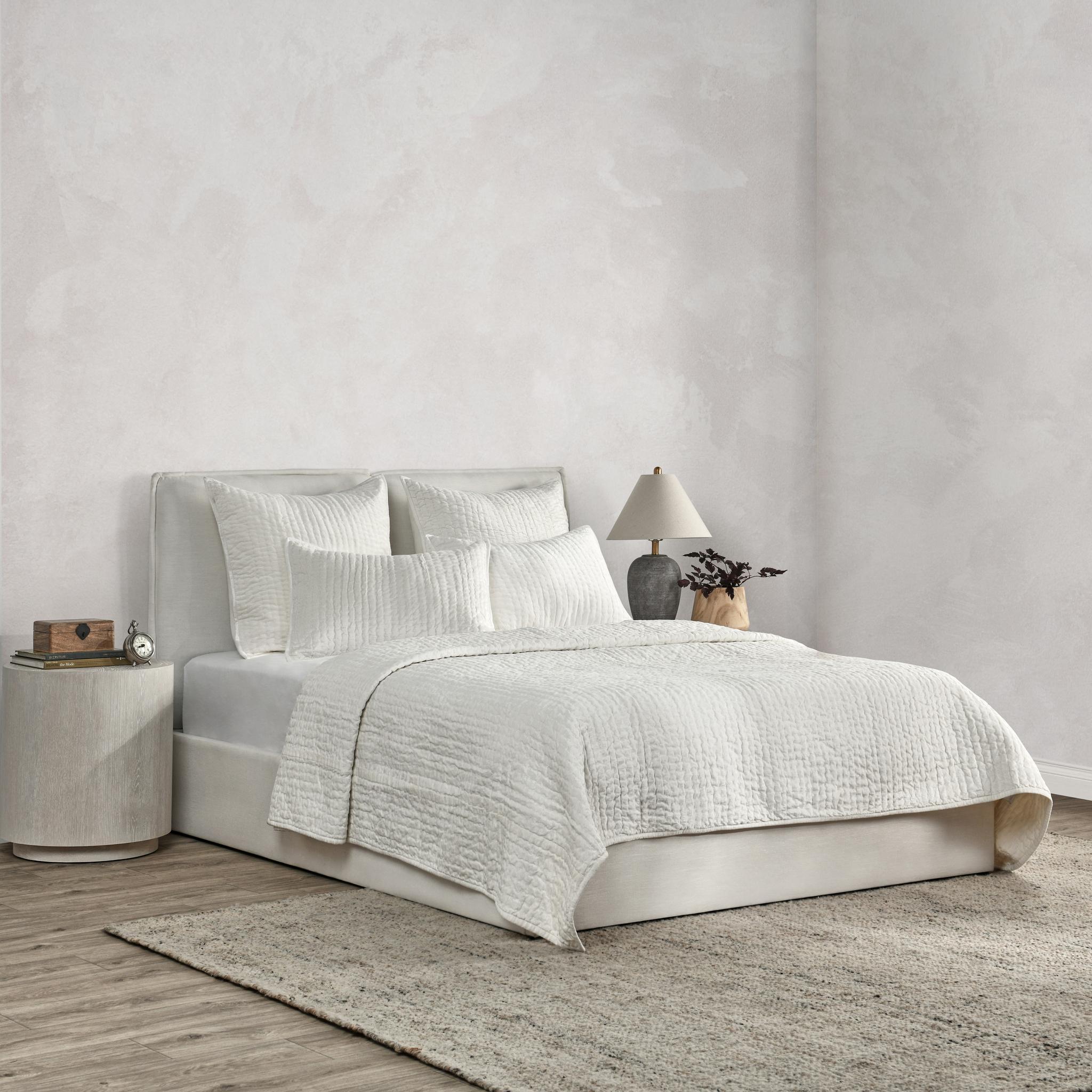 Bari - Velvet Quilt