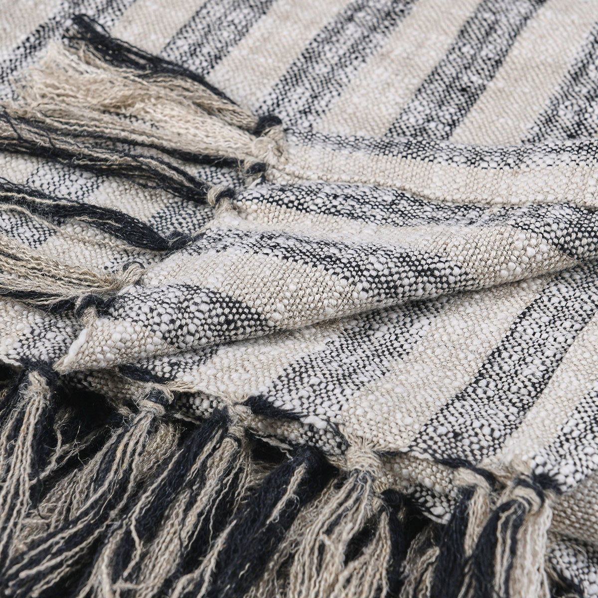 Linna - Throw - Natural / Black