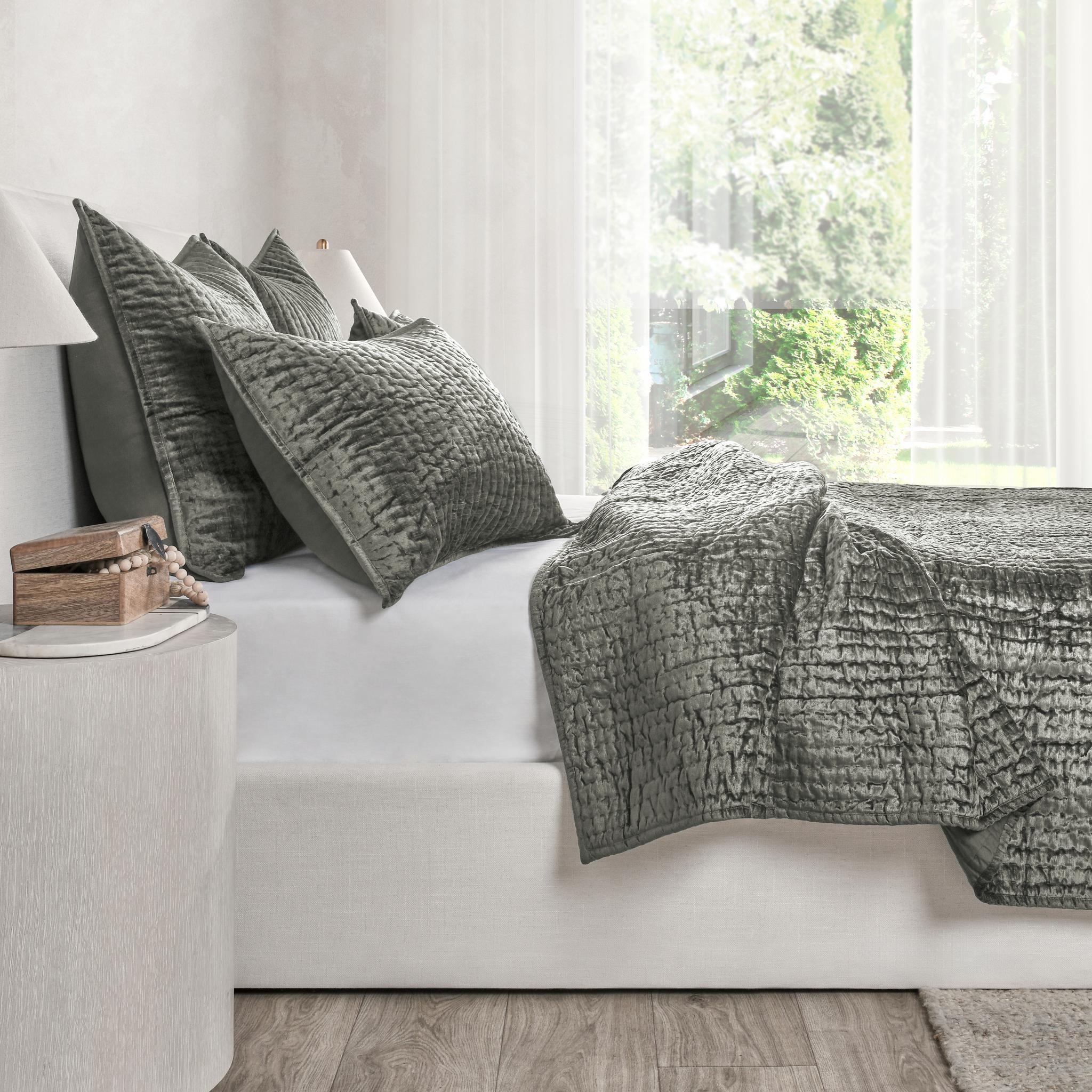 Bari - Velvet Quilt
