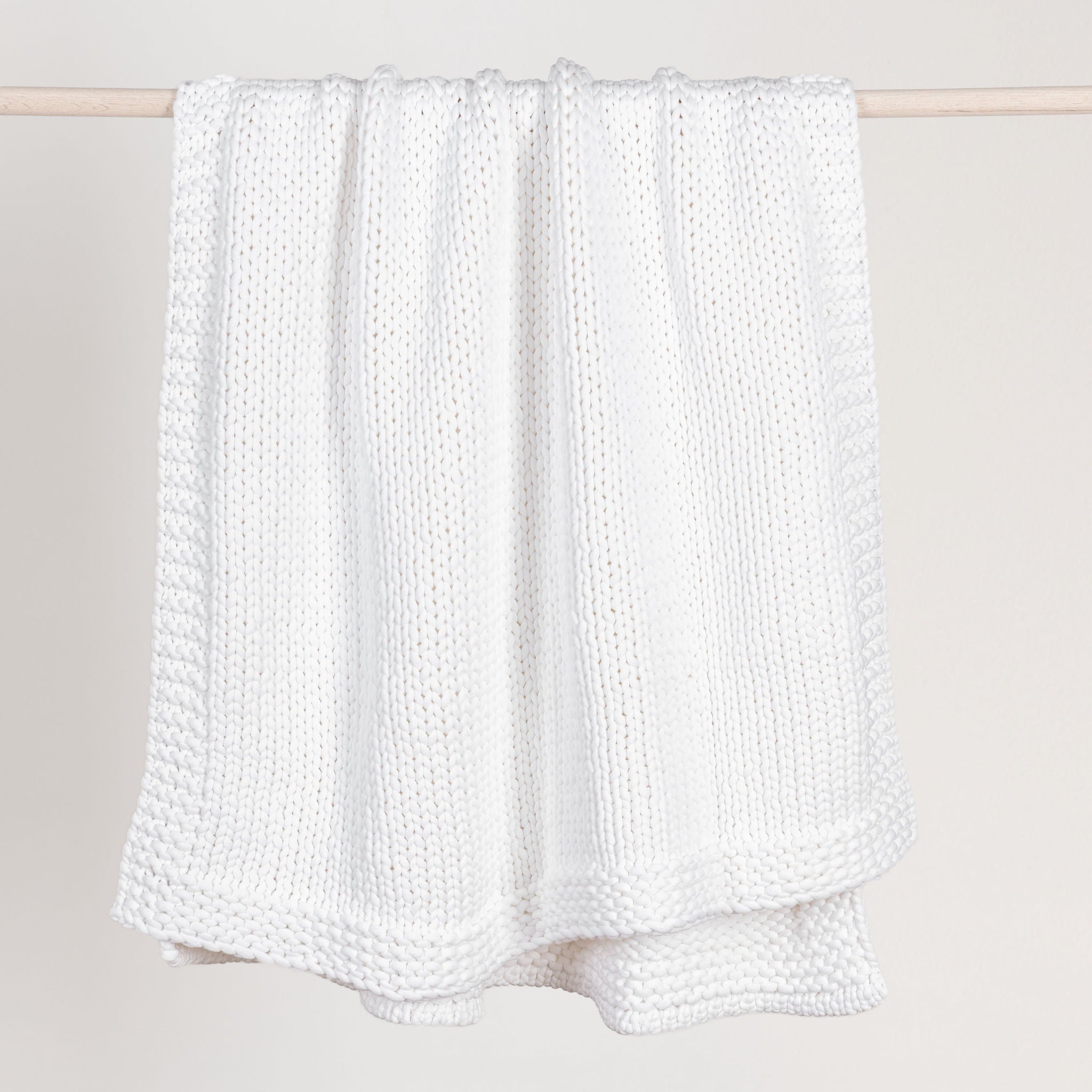 Dyne - 50" x 70" Throw - White