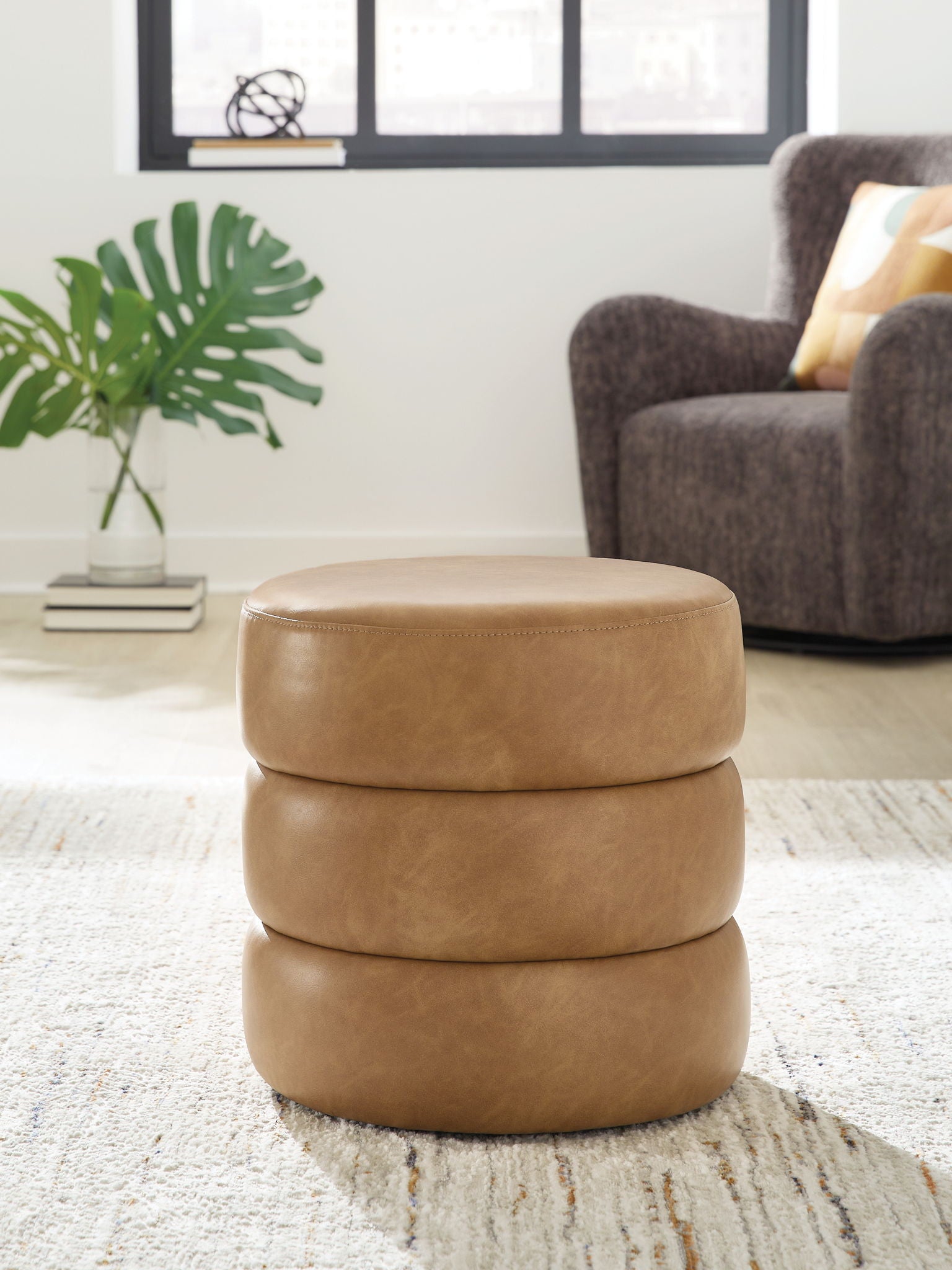 Ummi - Swivel Accent Ottoman