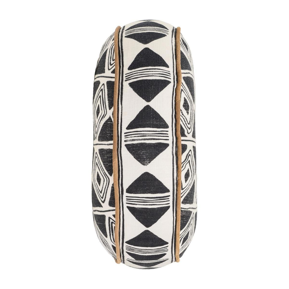Nubia - 18" Round Pillow - Black / White