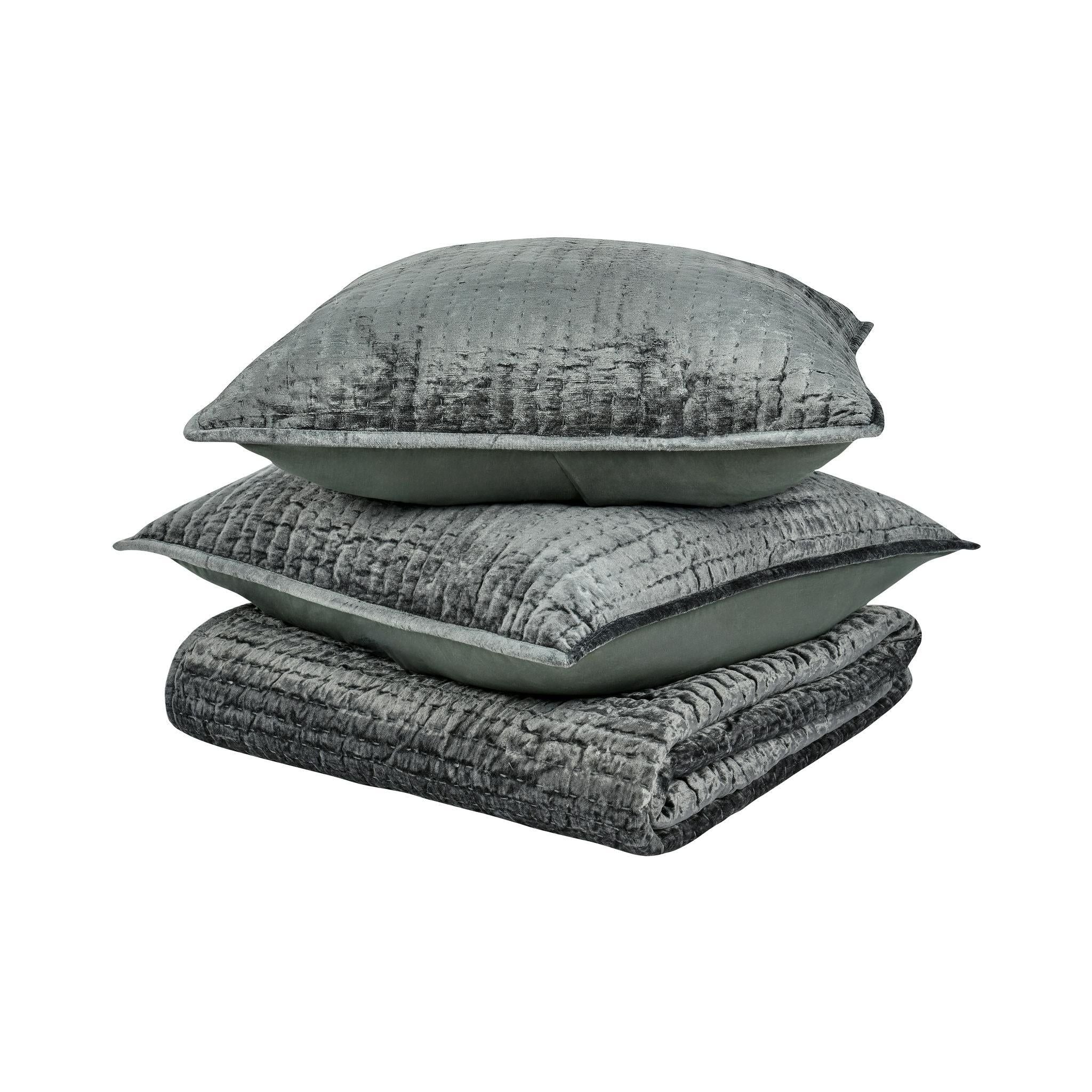 Bari - Velvet Quilt Collection