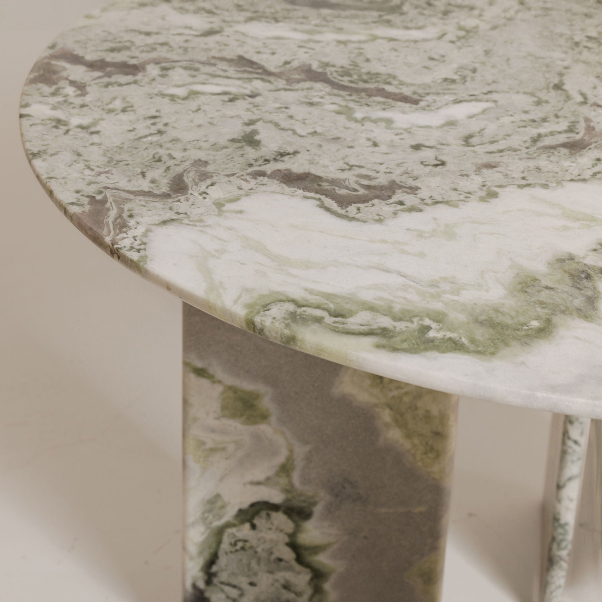 Celia - Round Dining Table - Green / Onyx Marble