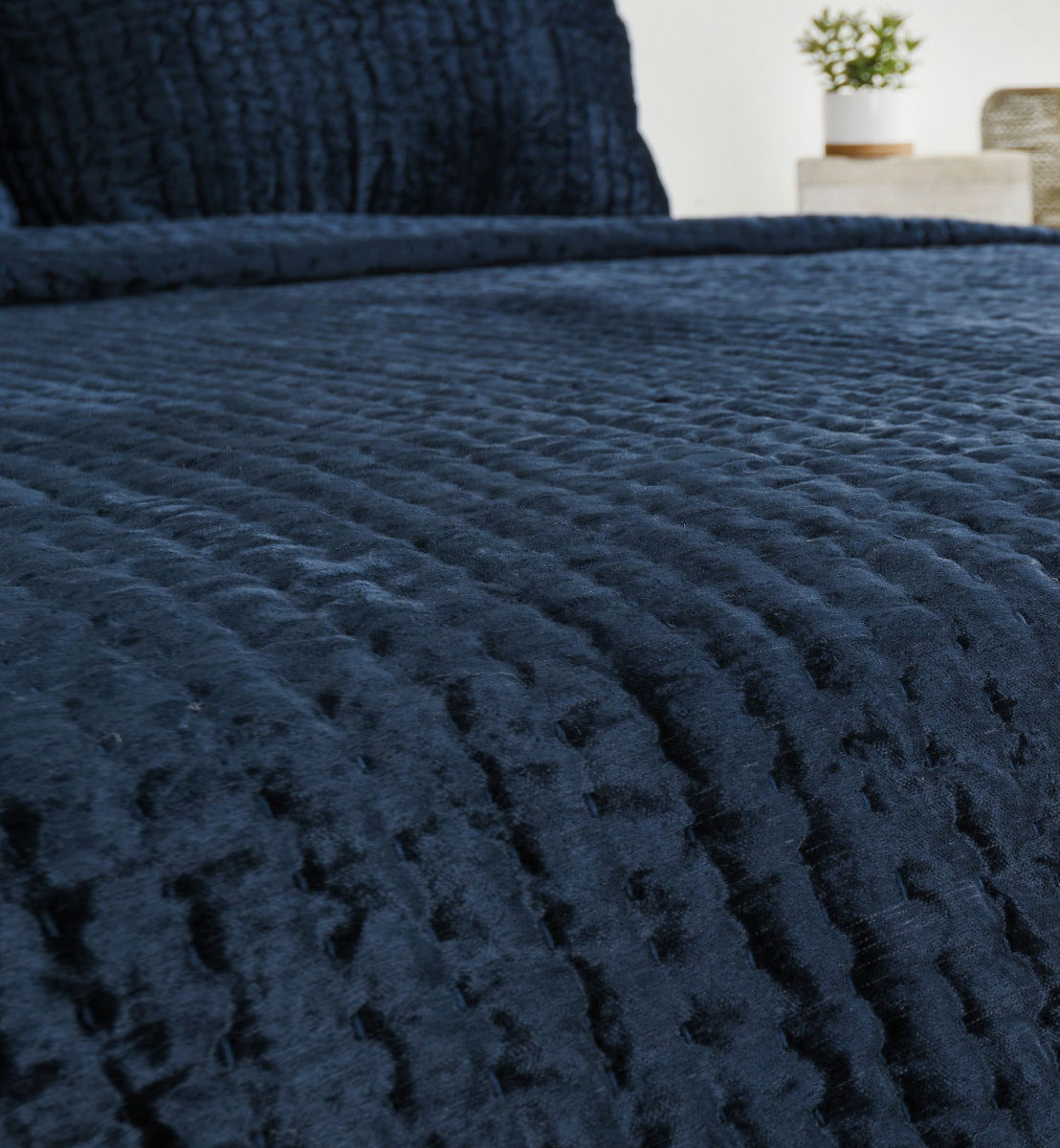 Bari - Velvet Quilt