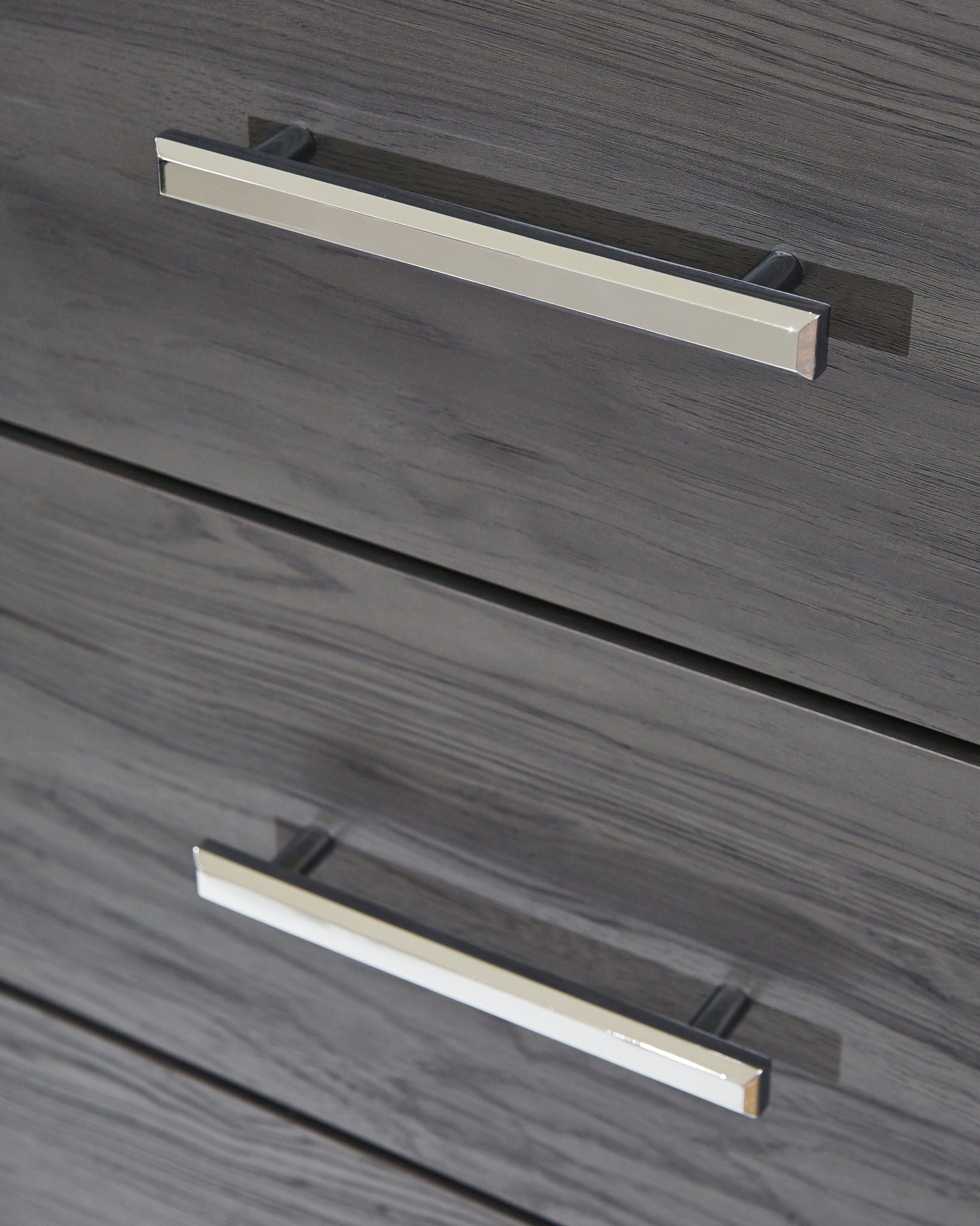 Lodanna - Five Drawer Chest - Gray