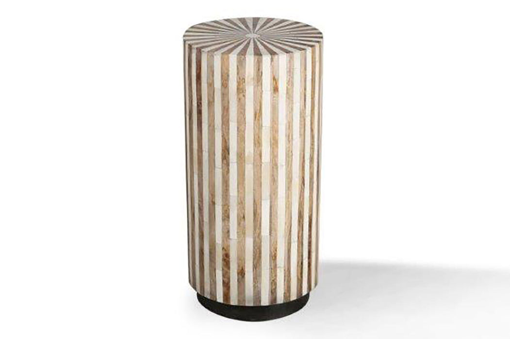 Crossings - Downtown Cocktail Table With 2 Chairside Tables - Amber